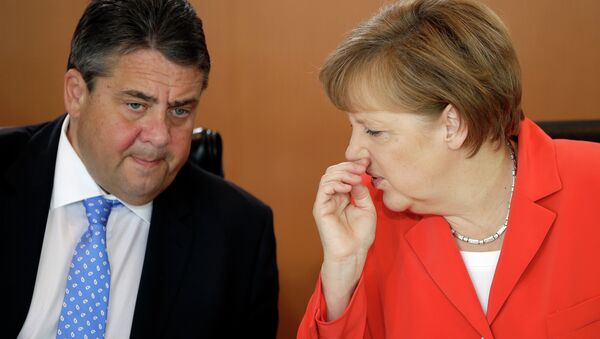 German Chancellor Angela Merkel, right, and Vice-Chancellor Sigmar Gabriel, left - Sputnik International