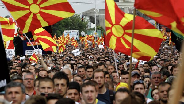 People wave national flags during a protest in front of the Government building in Skopje, Macedonia. - Sputnik International