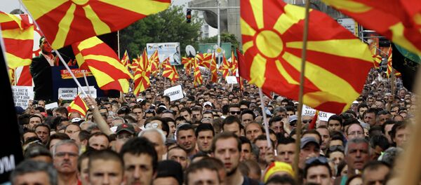 People wave national flags during a protest in front of the Government building in Skopje, Macedonia. - Sputnik International