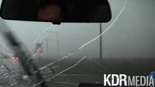 Violent Tornado Hail Destroys Car - Sputnik International