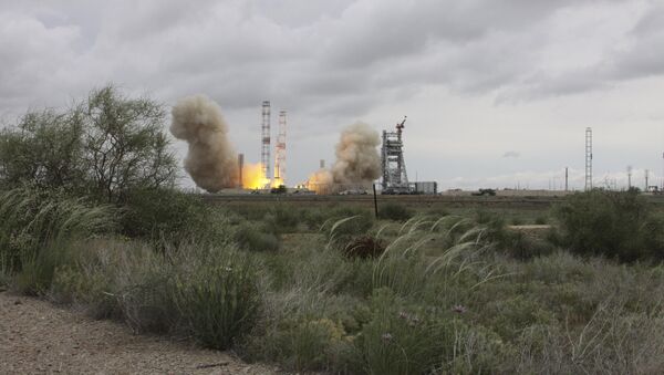 A Proton-M carrier rocket blasts off with the MexSat-1 communications satellite at Baikonur cosmodrome, Kazakhstan - Sputnik International