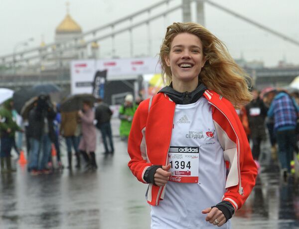 'Running Hearts': Russian Supermodel Runs Charity Marathon in Moscow - Sputnik International