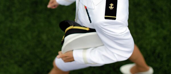 A graduating U.S. Naval Academy Midshipman marches into the Academy's graduation and commissioning ceremonies. - Sputnik International