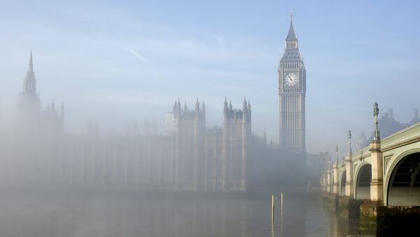 Fog clears around the Houses of Parliament in central London, Britain in this December 11, 2013 - Sputnik International