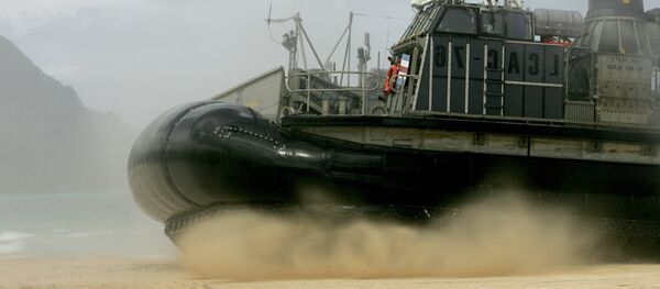 A U.S. Navy Landing Craft Air Cushion (LCAC) amphibious vehicle storms the beach at Bellows Air Force Station on Oahu, Hawaii. A U.S. Navy Landing Craft Air Cushion (LCAC) amphibious vehicle storms the beach at Bellows Air Force Station on Oahu, Hawaii. - Sputnik International