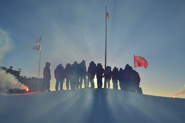 Fearless Conquerors of Ice: Russia Celebrates Day of Polar Explorers - Sputnik International