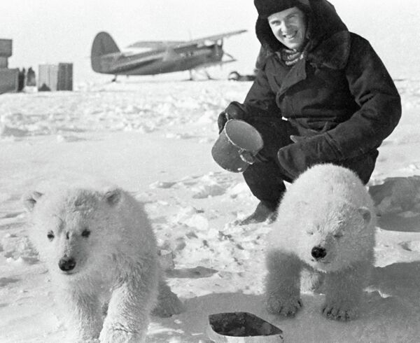 Fearless Conquerors of Ice: Russia Celebrates Day of Polar Explorers - Sputnik International