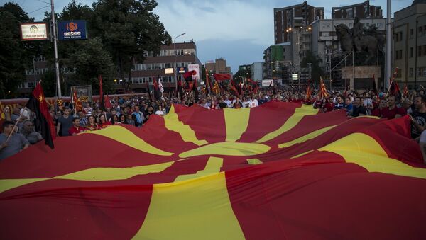 Supporters of the ruling VMRO-DPMNE party and Prime Minister Nikola Gruevski - Sputnik International