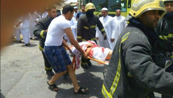 Images circulating of a suicide bomb attack on a mosque in Qatif in Saudi Arabia - Sputnik International