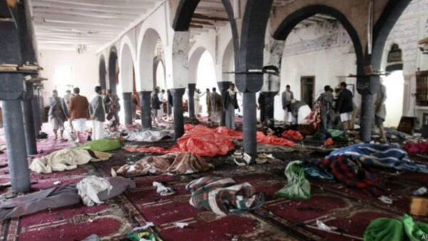 Many casualties cover the floor following mosque bombing in Qatif in Saudi Arabia - Sputnik International