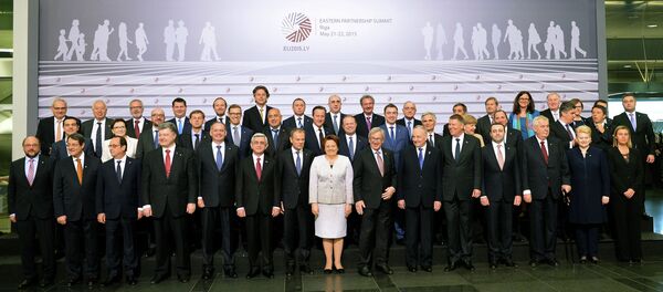 Leaders pose for a family picture on the second day of the fourth European Union (EU) eastern Partnership Summit in Riga, on May 22, 2015 as Latvia holds the rotating presidency of the EU Council - Sputnik International