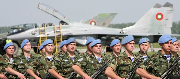 Bulgarian special forces soldiers parade walk in front of the Mig-29 jet fighter Bulgarian special forces soldiers parade walk in front of the Mig-29 jet fighter - Sputnik International