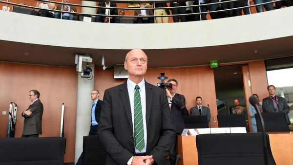 German intelligence service (BND) chief Gerhard Schindler arrives at the enquiry commission on the US intelligence agency NSA in Berlin, on May 21, 2015 - Sputnik International