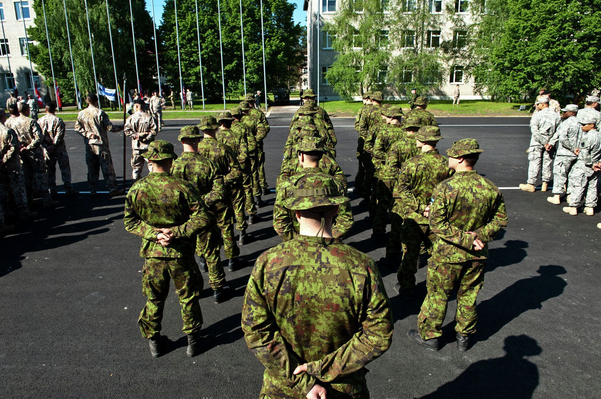 Soldiers from the Finnish Army stand in formation during the Saber Strike 2014 opening ceremony here, June 9, 2014 - Sputnik International, 1920, 08.05.2022