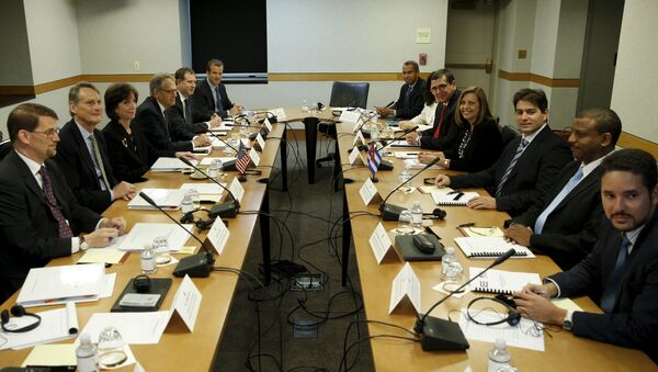 Assistant US Secretary of State for Western Hemisphere Affairs Roberta Jacobson (3rd L) and Josefina Vidal (4th R), director general of the US division of the Cuban foreign ministry, sit with their delegations at the fourth round of closed talks to re-establish diplomatic relations between the United States and Cuba at the State Department in Washington May 21, 2015 - Sputnik International