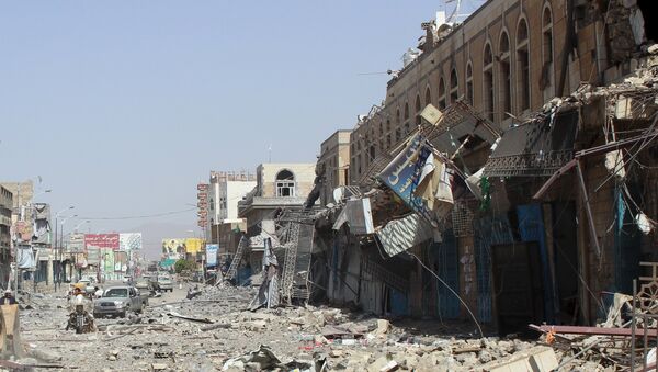 Damage is seen following a Saudi-led air strike in Yemen's northwestern city of Saada May 22, 2015 - Sputnik International