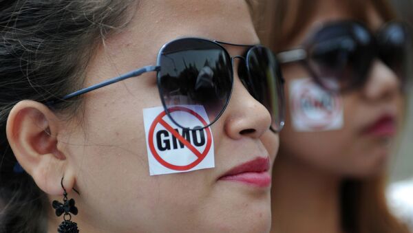 Greenpeace activists take part in a protest march against Monsanto in Bangalore on May 24, 2014 - Sputnik International