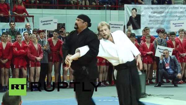 Steven Seagal shows his aikido skills at Saratov Sambo tournament - Sputnik International