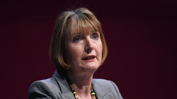 Harriet Harman, the Deputy Leader of the Labour Party, introduces Ed Miliband, the Party leader, as he launches his party's general election manifesto in the Old Granada Studios in Manchester, northwest England on April 13, 2015 - Sputnik International