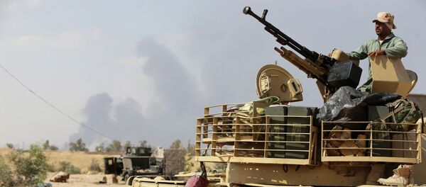 An Iraqi army member mans a tank on the outskirts of Baiji refinery north of Tikrit, during a joint operation between the army and popular mobilisation units to retake the remaining area of the Baiji oil refinery from Islamic State (IS) group jihadists, on May 24, 2015 - Sputnik International