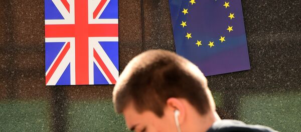An European flag and a British flag stand next to each others outside the European Commission building, in Brussels, on May 8 2015 - Sputnik International