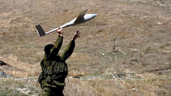 Army serviceman launches a drone - Sputnik International