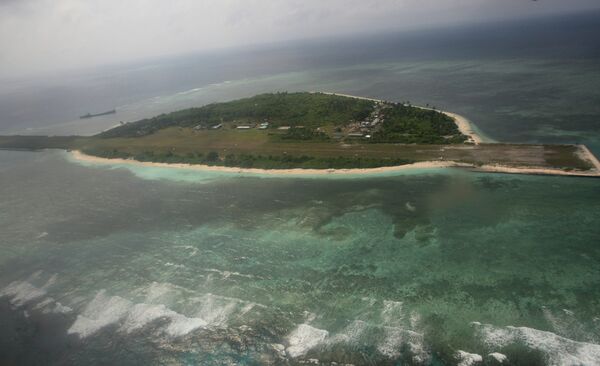 An aerial photo shows Thitu Island, part of the disputed Spratly group of islands, in the South China Sea located off the coast of western Philippines on July 20, 2011 - Sputnik International