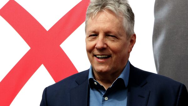 Peter Robinson, Northern Ireland First Minister and Leader of the Democratic Unionist Party (DUP) canvasses on the final day of campaiging on May 6, 2015 in Belfast - Sputnik International
