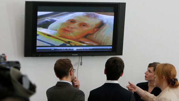 Reporters look at the TV screen showing Alexander Alexandrov, a Russian Army soldier who was captured by Ukrainian military near the front line town of Shchastia in the Luhansk region, before a press conference in General Staff of Ukraine in Kiev, Ukraine, Monday, May 18, 2015 - Sputnik International