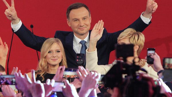 Opposition candidate Andrzej Duda, with daughter Kinga greet supporters as first exit polls in the presidential runoff voting are announced, in Warsaw, Poland, Sunday, May 24, 2015 - Sputnik International