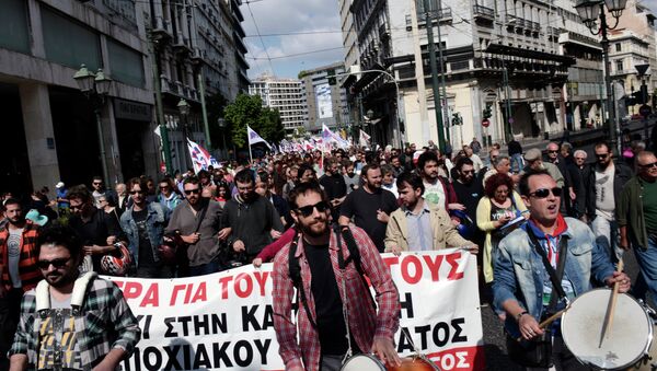 Communist affiliated protesters march in central Athens during a massive protest rally against unemployment and the austerity measures on October 4, 2014 - Sputnik International