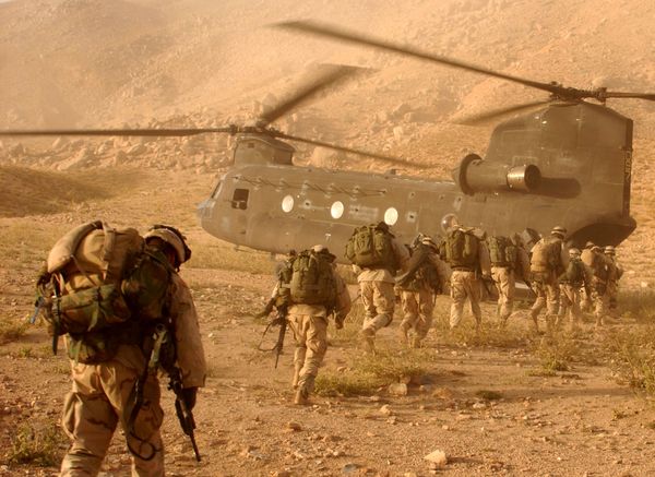 US troops board a helicopter in Afghanistan  - Sputnik International