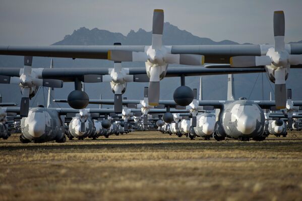 Rest in Peace: World's Biggest Military Aircraft Boneyard - Sputnik International