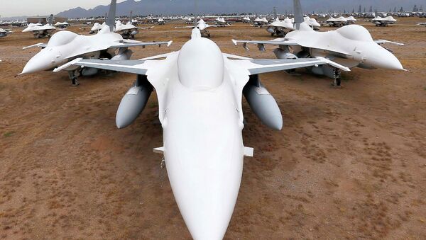 F-16 Fighting Falcons sit in a field along Miami St. at the 309th Aerospace Maintenance and Regeneration Group boneyard at Davis-Monthan Air Force Base in Tucson, Ariz - Sputnik International