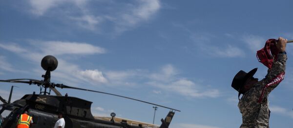 A soldier secures the rotor blades of his Bell OH-58 Kiowa helicopter while dropping it off to be stored at the boneyard at the Aerospace Maintenance and Regeneration Group on Davis-Monthan Air Force Base in Tucson, Arizona A soldier secures the rotor blades of his Bell OH-58 Kiowa helicopter while dropping it off to be stored at the boneyard at the Aerospace Maintenance and Regeneration Group on Davis-Monthan Air Force Base in Tucson, Arizona - Sputnik International