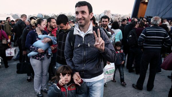 A migrant from Syria and his child flash a victory sign as they arrive from the eastern Aegean island of Lesvos at the port of Piraeus, near Athens - Sputnik International