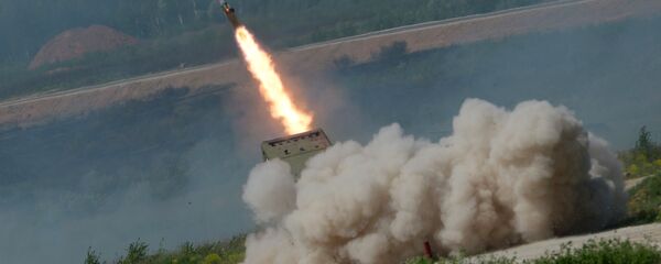 TOS-1 Solntsepek multiple rocket launcher during equipment demonstration at the International Military-Technical Forum “ARMY-2015” in Moscow region - Sputnik International
