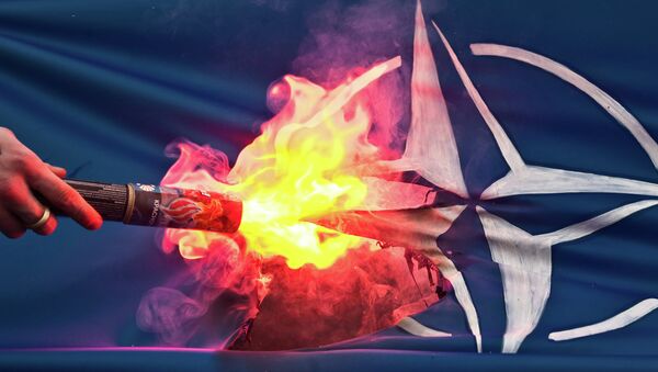 NATO flag set on fire by protesters - Sputnik International