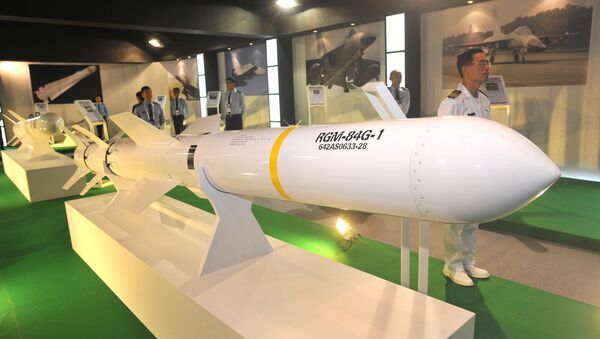 A US-made Harpoon ship-to-ship missile is displayed at the Taipei World Trade Centre - Sputnik International