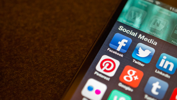 California School District Spies on Students Social Media Accounts - Sputnik International
