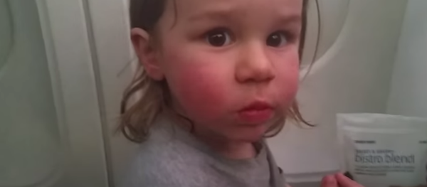 Pregnant Woman and Toddler Kicked Out of Flight Because Crying Baby Made Crew Feel ‘Unsafe’ - Sputnik International