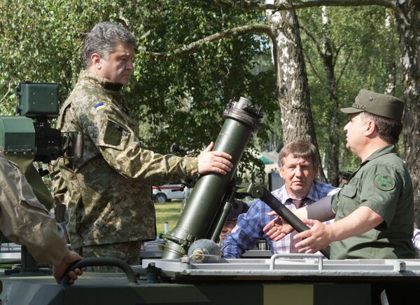 Petro Poroshenko visits First operational brigade of National Guard near Kiev Petro Poroshenko visits First operational brigade of National Guard near Kiev - Sputnik International