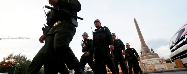 Thai military police officers march while guarding to prevent anti-coup demonstration at Victory Monument Thai military police officers march while guarding to prevent anti-coup demonstration at Victory Monument - Sputnik International