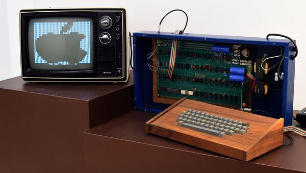 A press preview at Christie’s on December 5, 2014 displays ‘The Ricketts’ Apple-1 Personal Computer, as part of the auction house’s inaugural Exceptional Sale in New York - Sputnik International