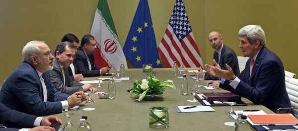 US Secretary of State John Kerry (R) talks with Iranian Foreign Minister Mohammad Javad Zarif US Secretary of State John Kerry (R) talks with Iranian Foreign Minister Mohammad Javad Zarif - Sputnik International