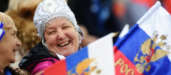 Female fans before start of women's speed skating competitions at the XXII Winter Olympic Games in Sochi - Sputnik International