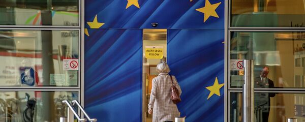 An image taken on April 24, 2015 shows a woman walking into the European Commission building in Brussels An image taken on April 24, 2015 shows a woman walking into the European Commission building in Brussels - Sputnik International
