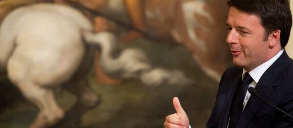 Italian premier Matteo Renzi gives a thumbs-up during a ceremony at Rome's Palazzo Chigi Government office - Sputnik International