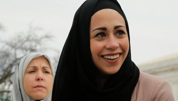 Muslim woman Samantha Elauf (R), who was denied a sales job at an Abercrombie Kids store in Tulsa in 2008, stands with her mother Majda outside the US Supreme Court in Washington - Sputnik International