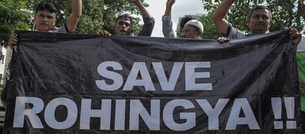 Ethnic Rohingya refugees from Myanmar residing in Malaysia hold a banner during a protest outside the Myanmar embassy in Kuala Lumpur on May 21, 2015 Ethnic Rohingya refugees from Myanmar residing in Malaysia hold a banner during a protest outside the Myanmar embassy in Kuala Lumpur on May 21, 2015 - Sputnik International